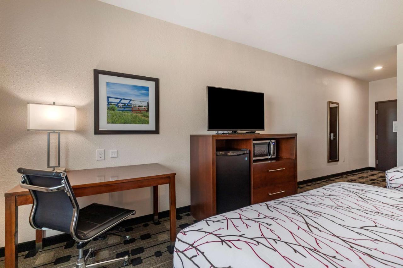 Best Western Plus Big Lake Inn Екстериор снимка
